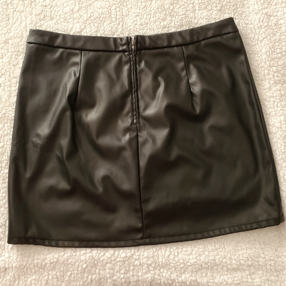 And Now This Faux Leather Black Mini Skirt with Back Zipper Size 2X - Picture 4 of 6
